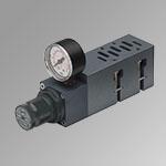 Sandwich regulator for ISO 5599/1 bases